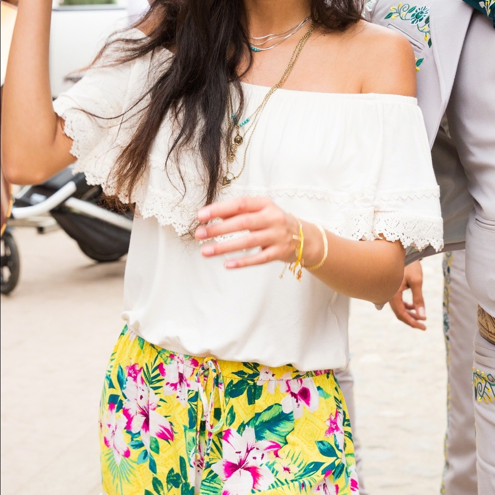 Hollister White Off-The-Shoulder Crop Top